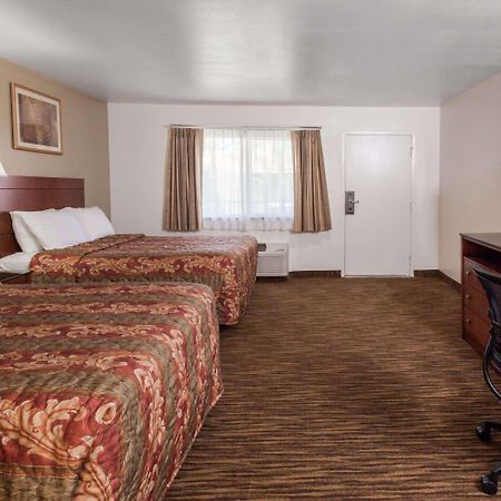 Travelodge By Wyndham Hemet Ca Экстерьер фото