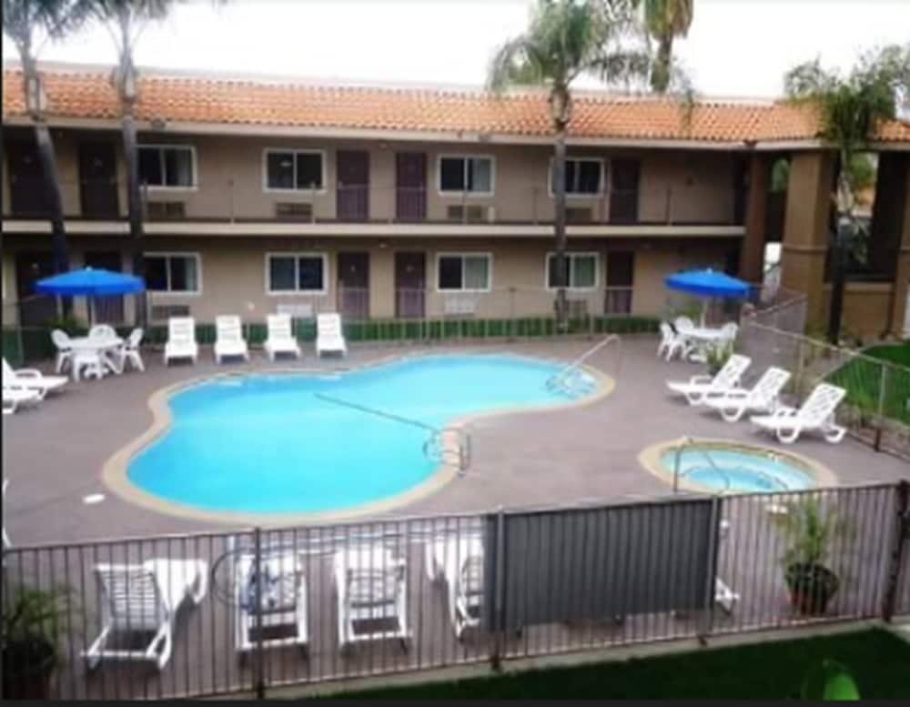 Travelodge By Wyndham Hemet Ca Удобства фото
