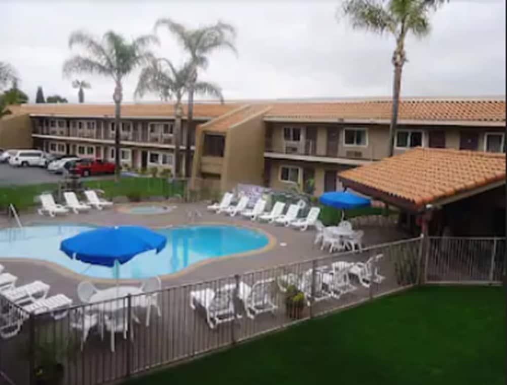Travelodge By Wyndham Hemet Ca Экстерьер фото