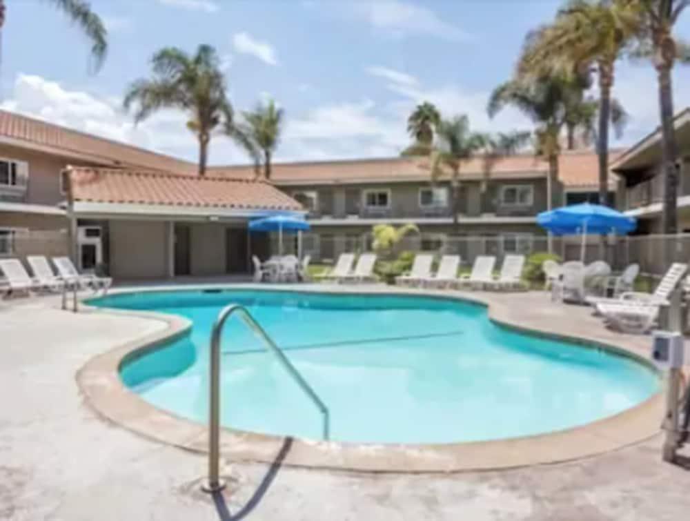 Travelodge By Wyndham Hemet Ca Экстерьер фото