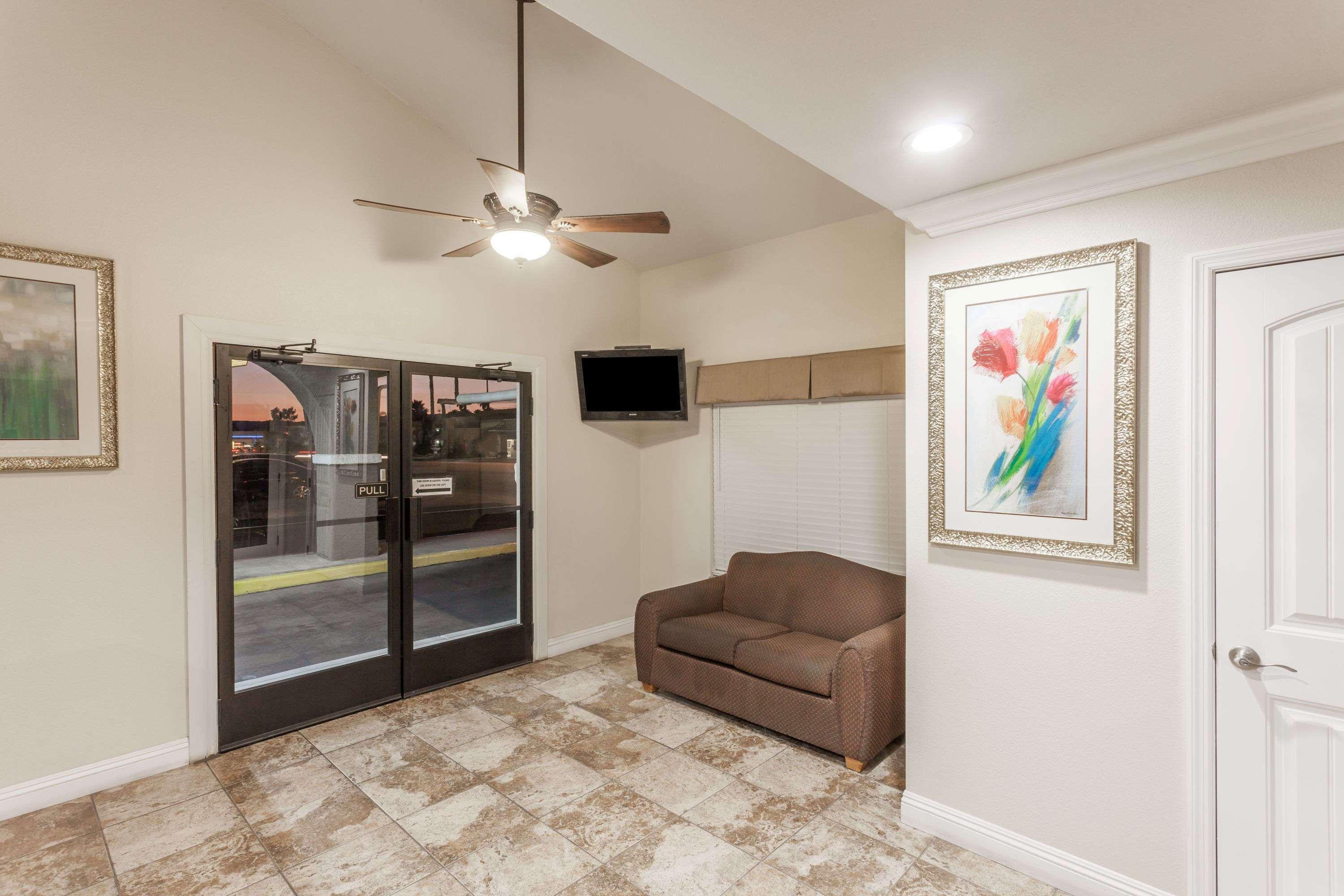 Travelodge By Wyndham Hemet Ca Экстерьер фото