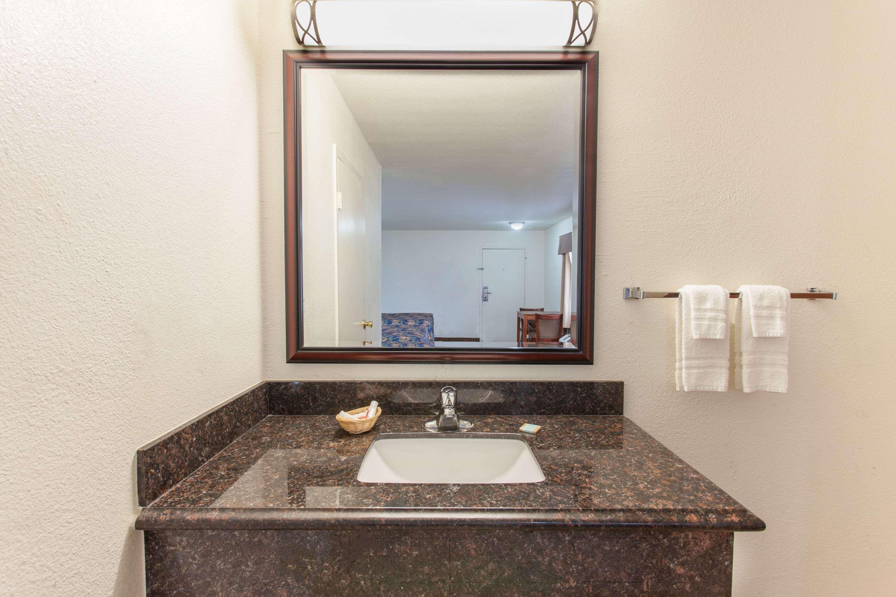 Travelodge By Wyndham Hemet Ca Экстерьер фото