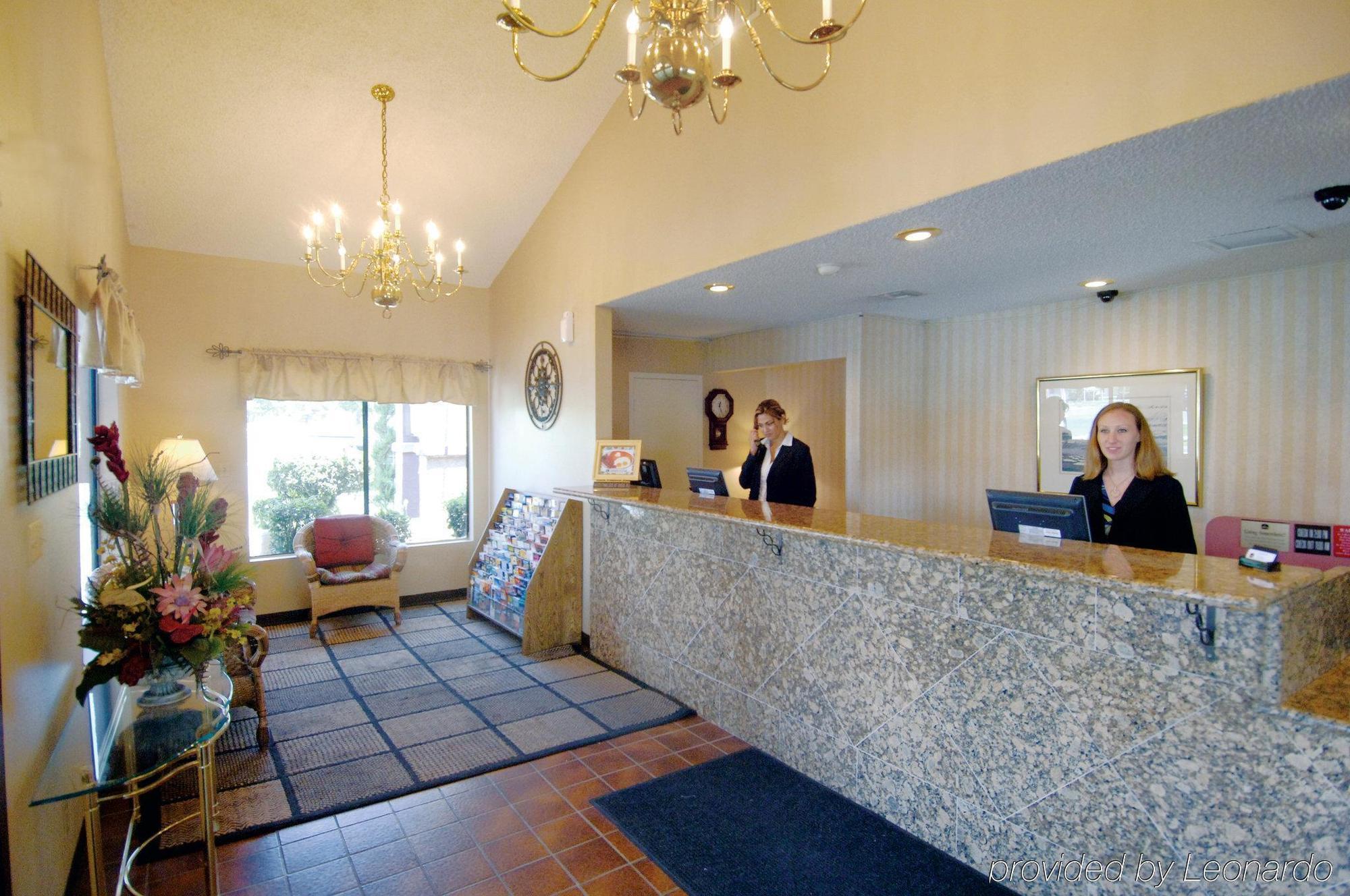 Travelodge By Wyndham Hemet Ca Интерьер фото
