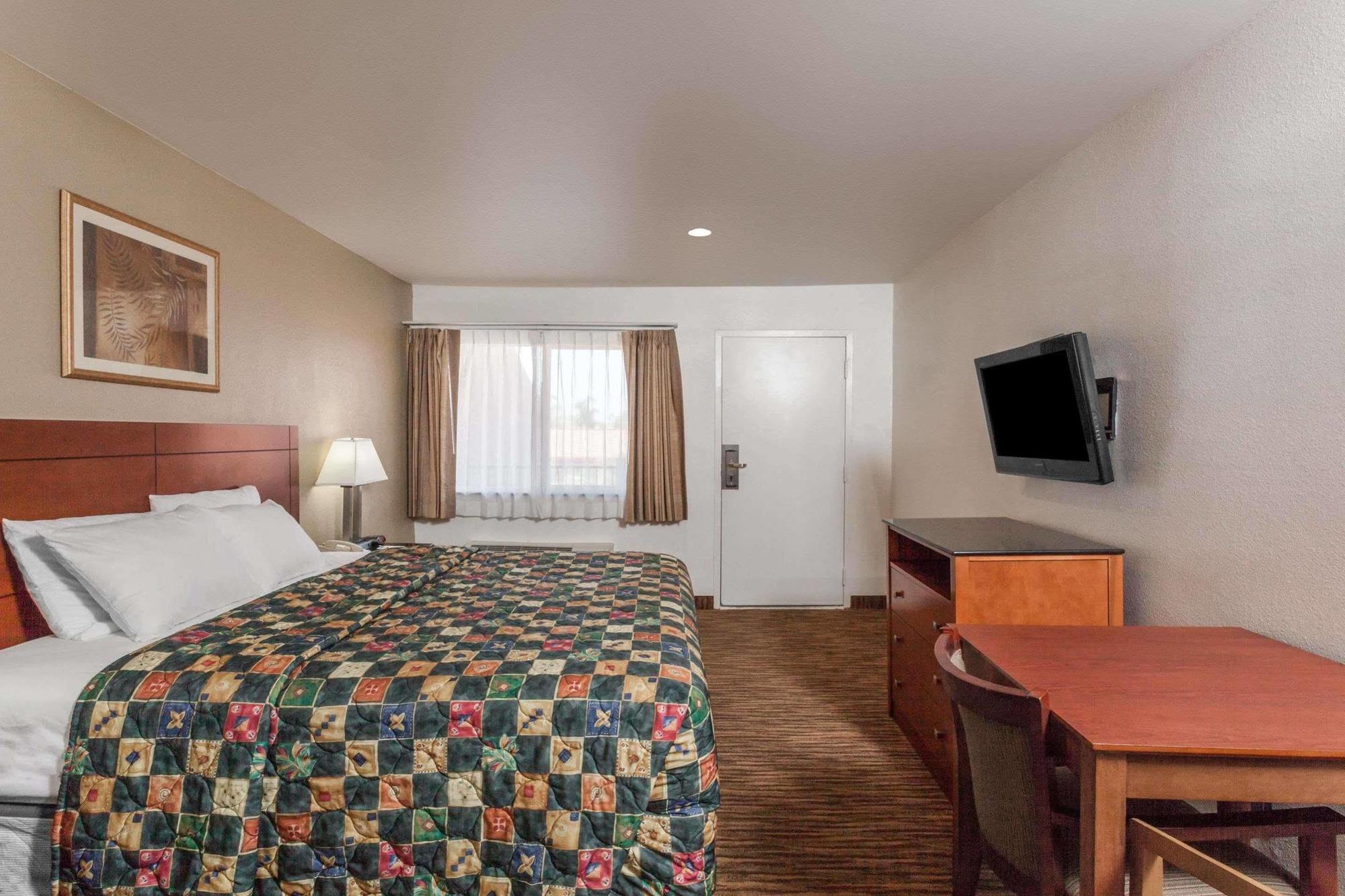 Travelodge By Wyndham Hemet Ca Экстерьер фото